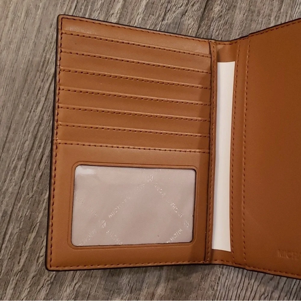 Michael Kors Passport Wallet. Brown & Gold. - Picture 6 of 6